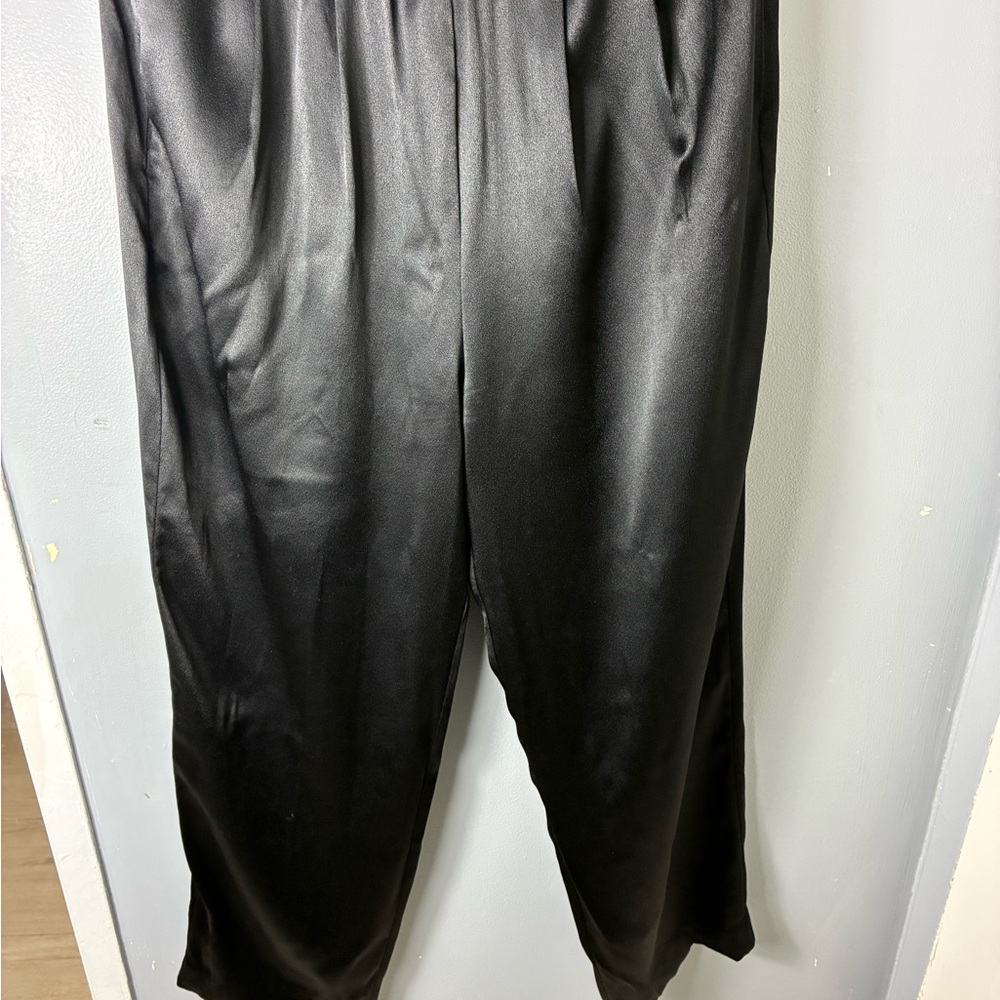 Harlow black  pleats pants with pockets. Real 80’S silky.
